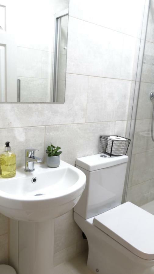 Apartamento Luxury 2 Bed 2 Bath - Free Parking - 5Min To Airport - Sleeps 6 Ashford  Exterior foto